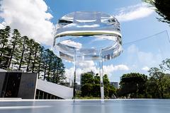 「吉岡徳仁 FLAME − ガラスのトーチとモニュメント」会場風景／View of "TOKUJIN YOSHIOKA_FLAME: Glass Torch and Cauldron"